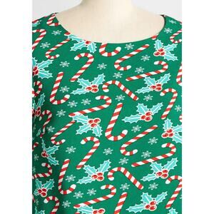 Size 1X • ModCloth Mod Cloth Demeanor Short Sleeve Blouse Holiday Christmas